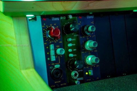 Commercial property in Doral, Florida № 2045864 - photo 27