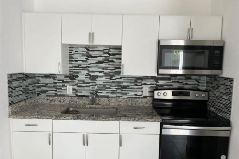 Appartement à louer à Hollywood, Floride: 2 chambres, 1386.1 m2 № 2439212 - photo 3