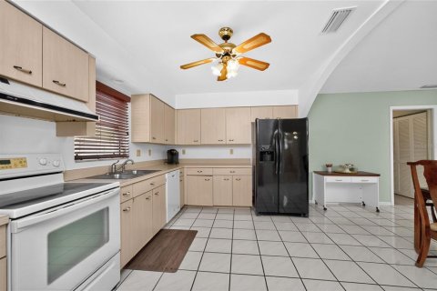 House in Venice, Florida 3 bedrooms, 151.9 sq.m. № 2209711 - photo 16