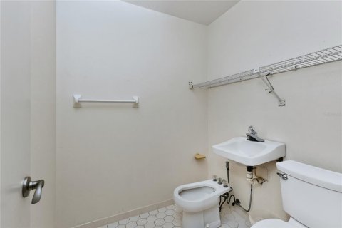 House in Venice, Florida 3 bedrooms, 151.9 sq.m. № 2209711 - photo 29