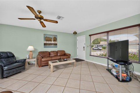 House in Venice, Florida 3 bedrooms, 151.9 sq.m. № 2209711 - photo 9