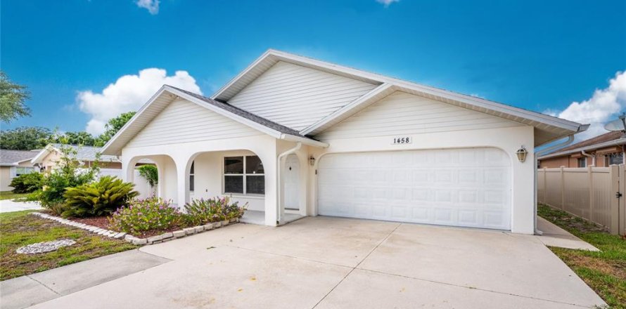House in Venice, Florida 3 bedrooms, 151.9 sq.m. № 2209711