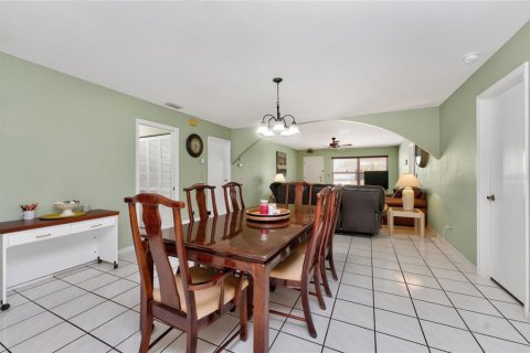 House in Venice, Florida 3 bedrooms, 151.9 sq.m. № 2209711 - photo 11