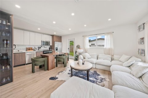 Casa en alquiler en Miami, Florida, 2 dormitorios, 114.46 m2 № 1951347 - foto 7