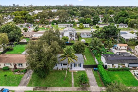 Casa en alquiler en Miami, Florida, 2 dormitorios, 114.46 m2 № 1951347 - foto 5