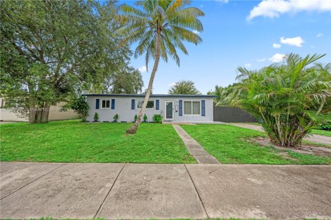 Casa en alquiler en Miami, Florida, 2 dormitorios, 114.46 m2 № 1951347 - foto 2