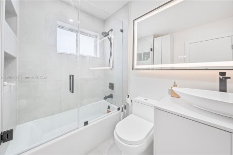 Casa en alquiler en Miami, Florida, 2 dormitorios, 114.46 m2 № 1951347 - foto 21