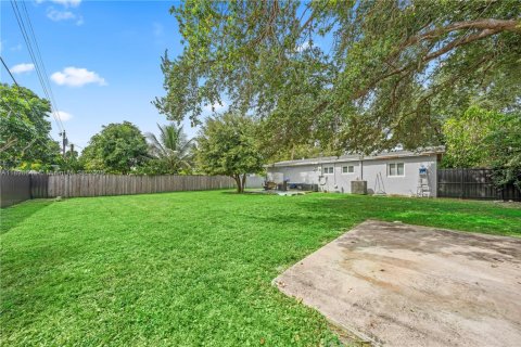 Casa en alquiler en Miami, Florida, 2 dormitorios, 114.46 m2 № 1951347 - foto 25