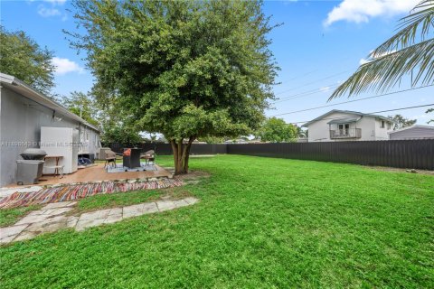 Casa en alquiler en Miami, Florida, 2 dormitorios, 114.46 m2 № 1951347 - foto 23
