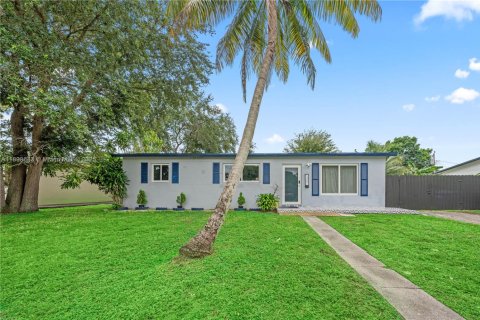 Casa en alquiler en Miami, Florida, 2 dormitorios, 114.46 m2 № 1951347 - foto 1