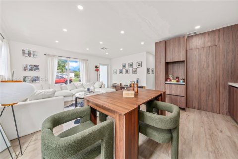 Casa en alquiler en Miami, Florida, 2 dormitorios, 114.46 m2 № 1951347 - foto 12