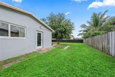 Casa en alquiler en Miami, Florida, 2 dormitorios, 114.46 m2 № 1951347 - foto 22