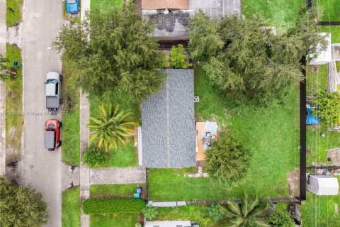 Casa en alquiler en Miami, Florida, 2 dormitorios, 114.46 m2 № 1951347 - foto 4