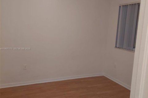 Купить таунхаус в Майами, Флорида 3 спальни, 117.99м2, № 2081372 - фото 7