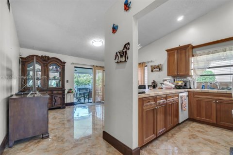 Casa en venta en Miami, Florida, 3 dormitorios, 136.57 m2 № 1825905 - foto 13