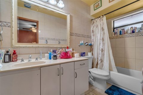 Casa en venta en Miami, Florida, 3 dormitorios, 136.57 m2 № 1825905 - foto 23