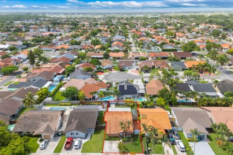 Casa en venta en Miami, Florida, 3 dormitorios, 136.57 m2 № 1825905 - foto 30