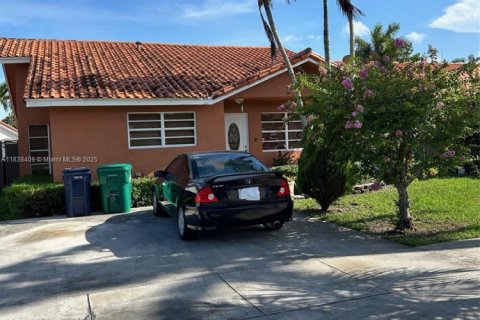 Casa en venta en Miami, Florida, 3 dormitorios, 136.57 m2 № 1825905 - foto 1