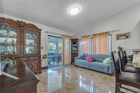 Casa en venta en Miami, Florida, 3 dormitorios, 136.57 m2 № 1825905 - foto 15