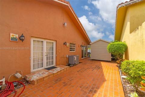 Casa en venta en Miami, Florida, 3 dormitorios, 136.57 m2 № 1825905 - foto 29
