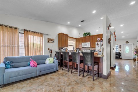 Casa en venta en Miami, Florida, 3 dormitorios, 136.57 m2 № 1825905 - foto 16