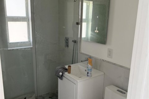 Снять в аренду квартиру в Майами-Спрингс, Флорида 1 спальня, 182.74м2, № 1989705 - фото 7