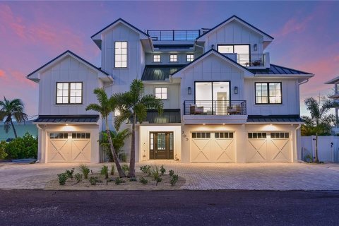 House in Holmes Beach, Florida 4 bedrooms, 279.64 sq.m. № 2213023 - photo 2