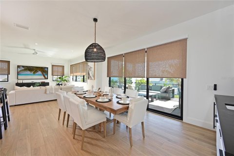 House in Holmes Beach, Florida 4 bedrooms, 279.64 sq.m. № 2213023 - photo 13