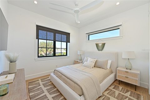 House in Holmes Beach, Florida 4 bedrooms, 279.64 sq.m. № 2213023 - photo 30