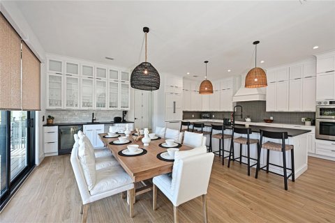 House in Holmes Beach, Florida 4 bedrooms, 279.64 sq.m. № 2213023 - photo 11
