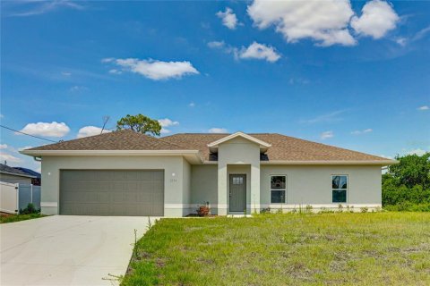 House in North Port, Florida 3 bedrooms, 141.49 sq.m. № 2151591