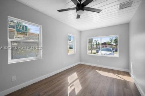 House in Hobe Sound, Florida 3 bedrooms, 86.96 sq.m. № 1850683 - photo 11