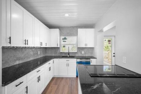 House in Hobe Sound, Florida 3 bedrooms, 86.96 sq.m. № 1850683 - photo 4