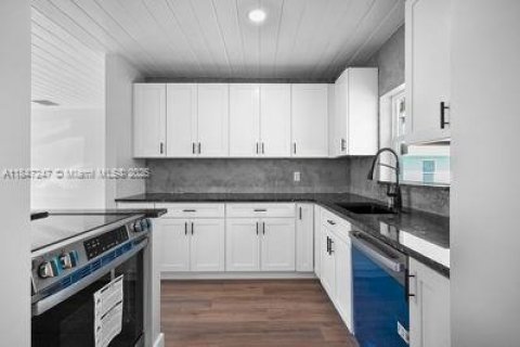 House in Hobe Sound, Florida 3 bedrooms, 86.96 sq.m. № 1850683 - photo 9