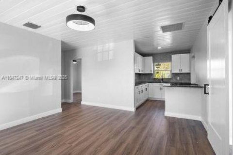 House in Hobe Sound, Florida 3 bedrooms, 86.96 sq.m. № 1850683 - photo 2