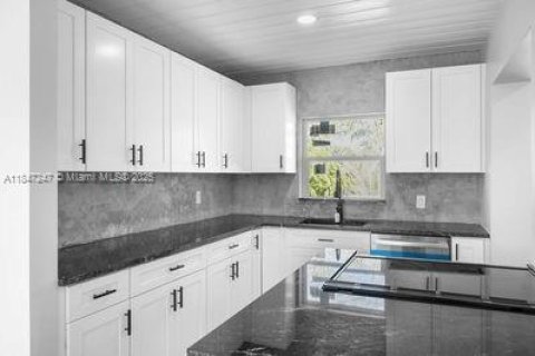 House in Hobe Sound, Florida 3 bedrooms, 86.96 sq.m. № 1850683 - photo 3