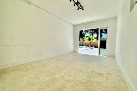 House in Hollywood, Florida 3 bedrooms, 157.66 sq.m. № 1610381 - photo 30