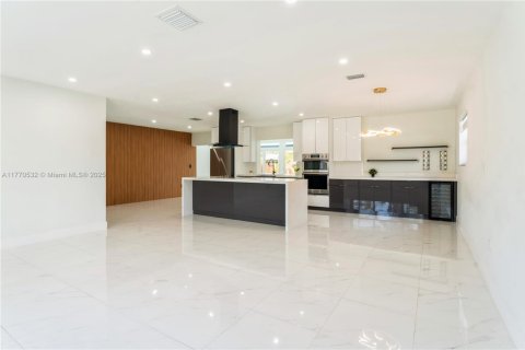 House in Hollywood, Florida 3 bedrooms, 157.66 sq.m. № 1610381 - photo 3