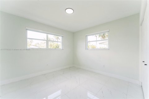 House in Hollywood, Florida 3 bedrooms, 157.66 sq.m. № 1610381 - photo 24