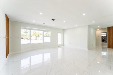House in Hollywood, Florida 3 bedrooms, 157.66 sq.m. № 1610381 - photo 16