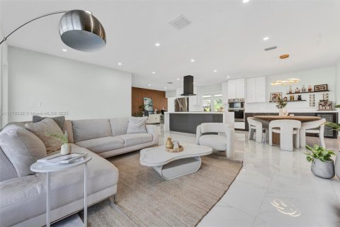 House in Hollywood, Florida 3 bedrooms, 157.66 sq.m. № 1610381 - photo 1