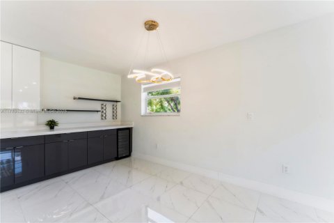 House in Hollywood, Florida 3 bedrooms, 157.66 sq.m. № 1610381 - photo 15