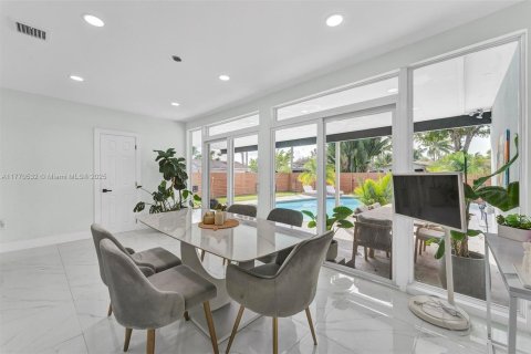 House in Hollywood, Florida 3 bedrooms, 157.66 sq.m. № 1610381 - photo 10