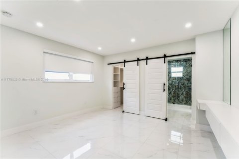 House in Hollywood, Florida 3 bedrooms, 157.66 sq.m. № 1610381 - photo 19