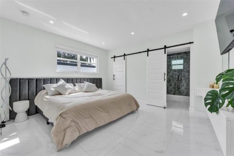 House in Hollywood, Florida 3 bedrooms, 157.66 sq.m. № 1610381 - photo 18