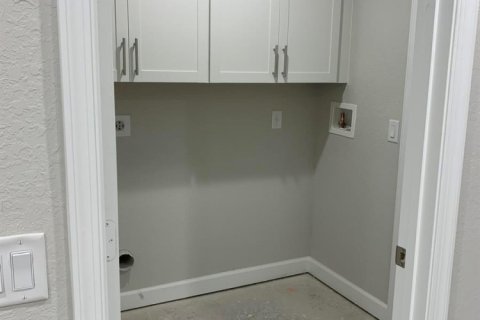 House in St. Lucie, Florida 2 bedrooms, 156.73 sq.m. № 2195058 - photo 17