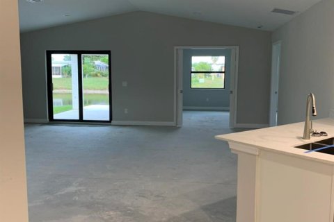 House in St. Lucie, Florida 2 bedrooms, 156.73 sq.m. № 2195058 - photo 7