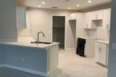 House in St. Lucie, Florida 2 bedrooms, 156.73 sq.m. № 2195058 - photo 8