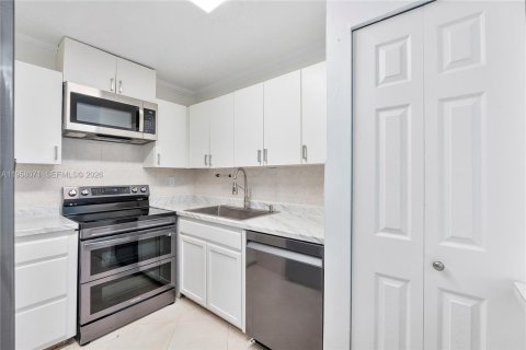 Condominio en alquiler en Miami, Florida, 1 dormitorio, 66.89 m2 № 2020227 - foto 4