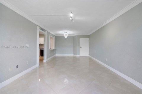 Condominio en alquiler en Miami, Florida, 1 dormitorio, 66.89 m2 № 2020227 - foto 5